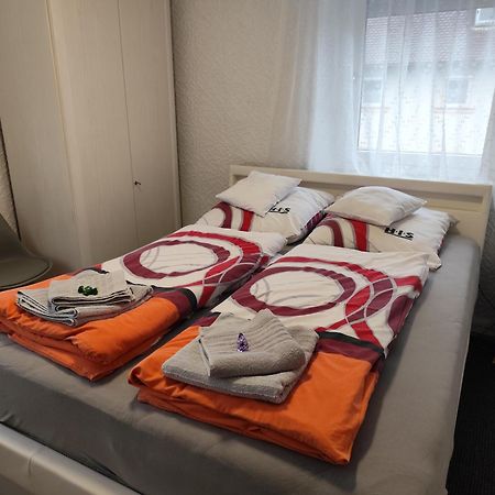 Gaestezimmer Boxenstopp Veitsbronn Exterior foto