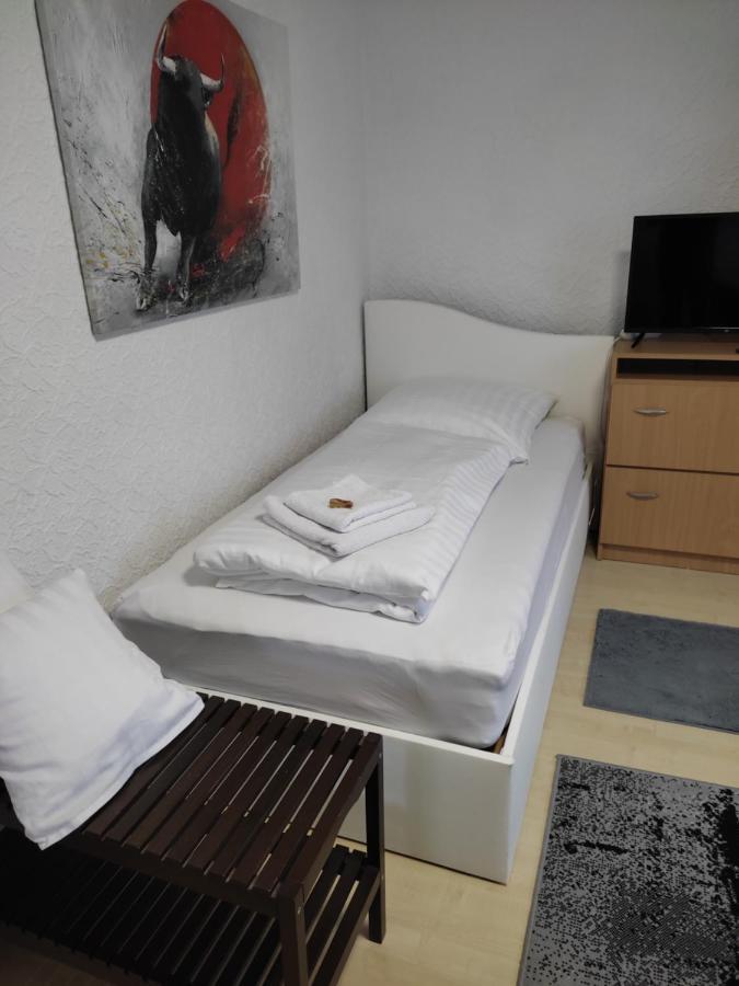 Gaestezimmer Boxenstopp Veitsbronn Exterior foto