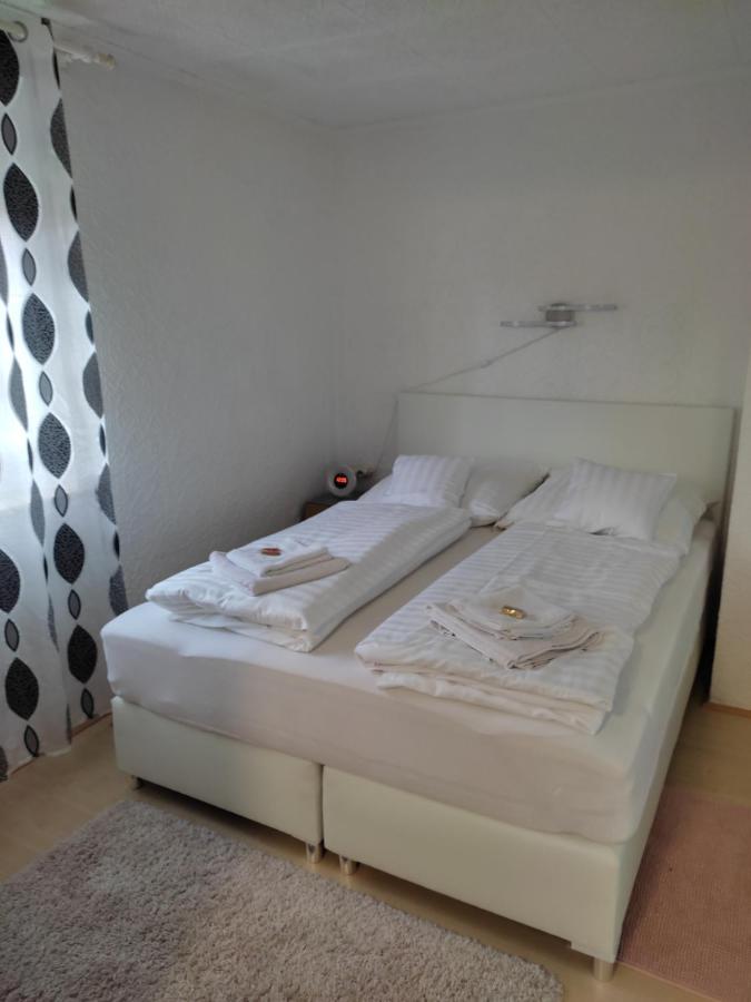 Gaestezimmer Boxenstopp Veitsbronn Exterior foto