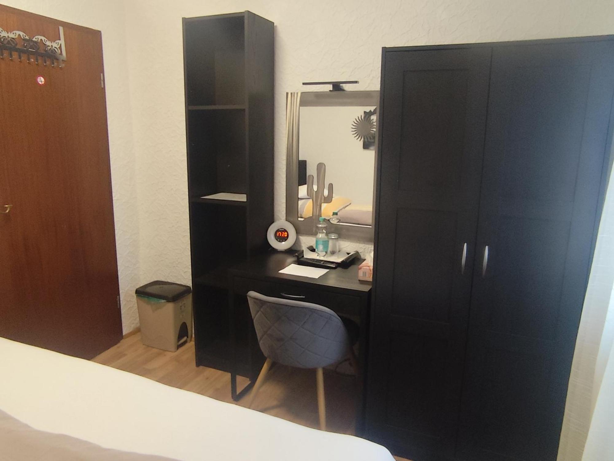 Gaestezimmer Boxenstopp Veitsbronn Exterior foto