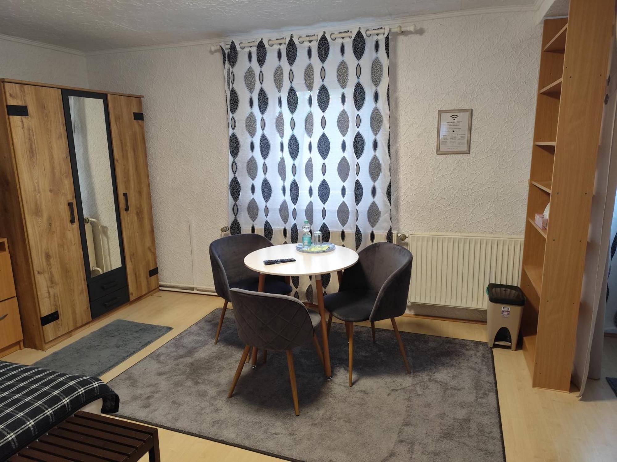Gaestezimmer Boxenstopp Veitsbronn Exterior foto