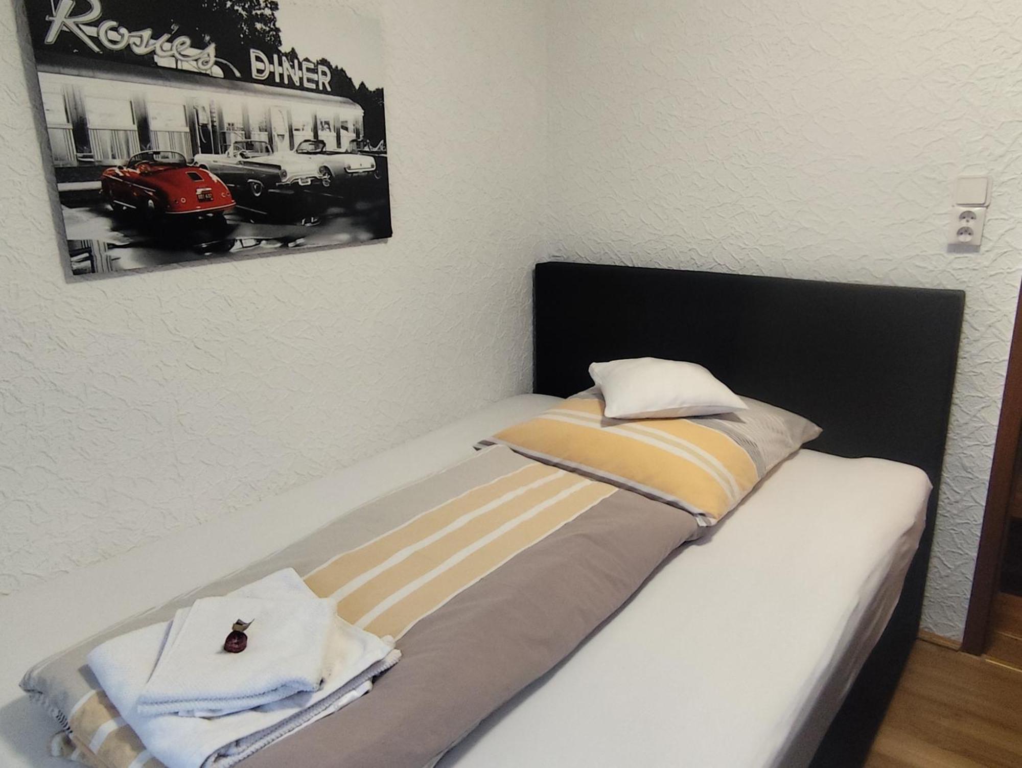 Gaestezimmer Boxenstopp Veitsbronn Exterior foto